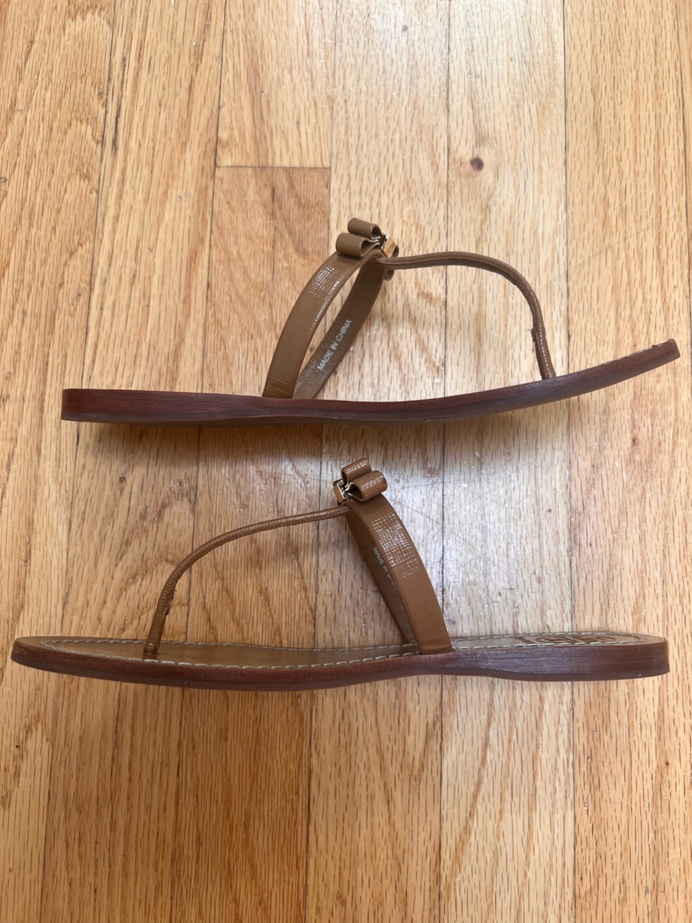 Tory Burch LeighAnne Flat Thong Sandals Brown Patent Saffiano Leather Size 7 - Picture 5 of 9